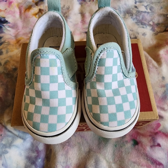 VANS - Picture 2 of 6